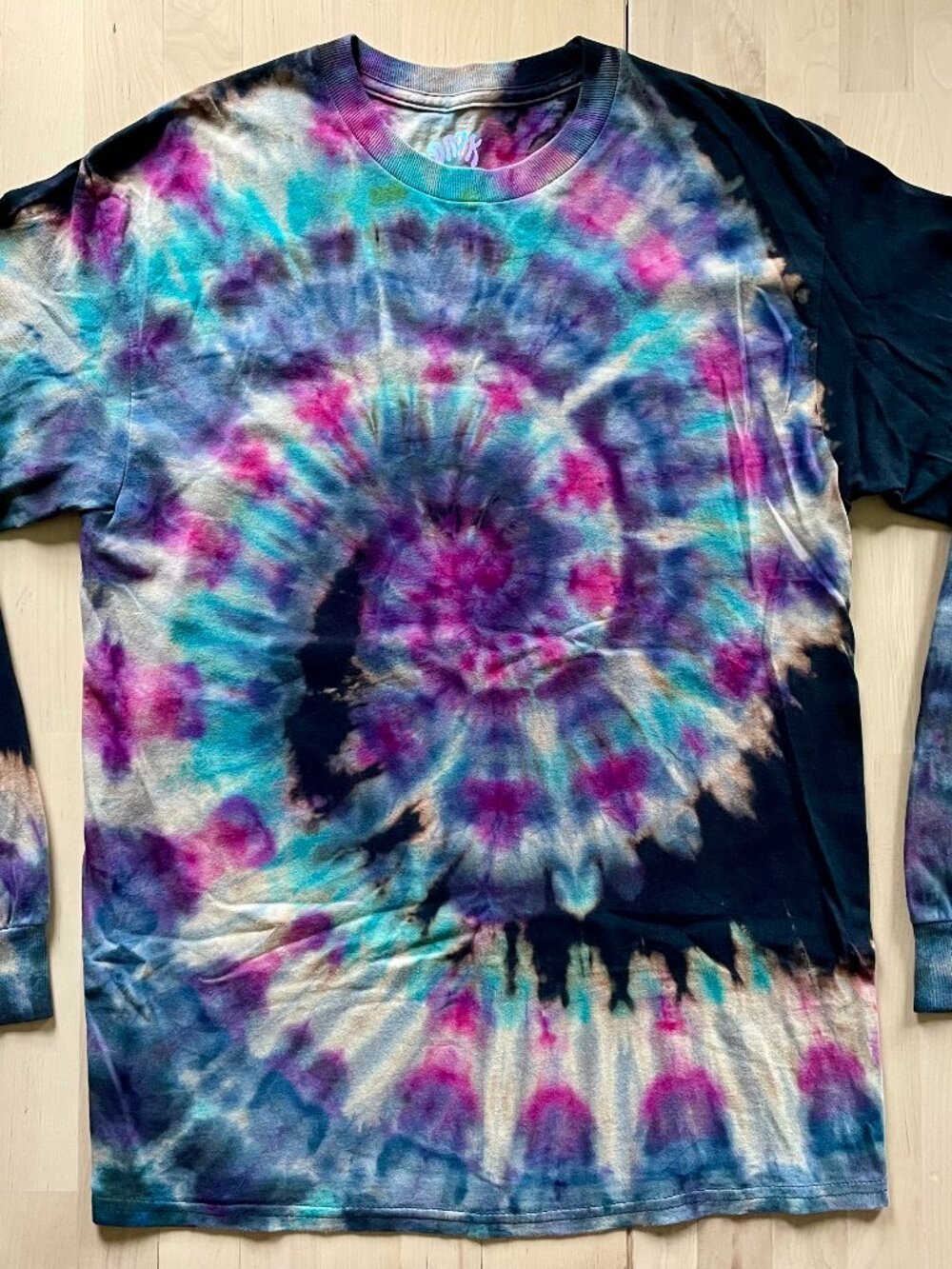 Gildan Unisex Swirl Tie-Dye Reverse Dye Long Sleeve Shirt sz Small Blue Fuchsia
